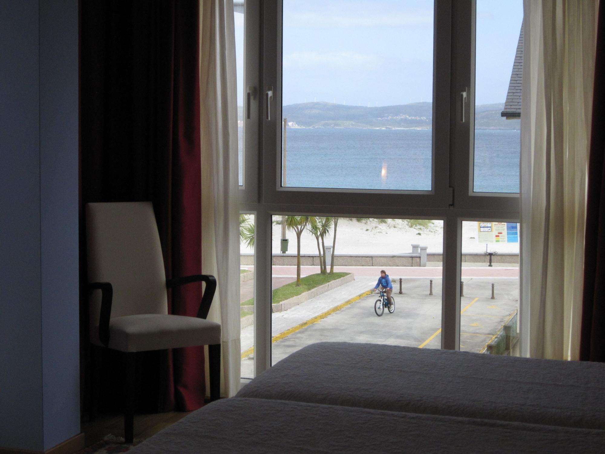 Hotel Playa De Laxe Bagian luar foto